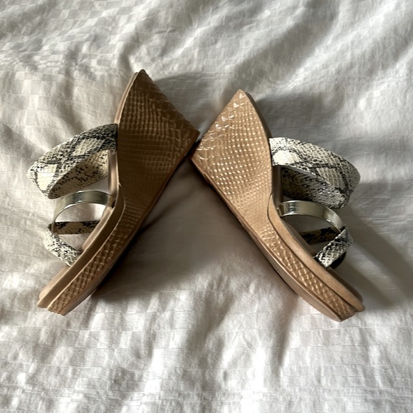 Grendha Women’s Sz.7 Wedge - Picture 2 of 5